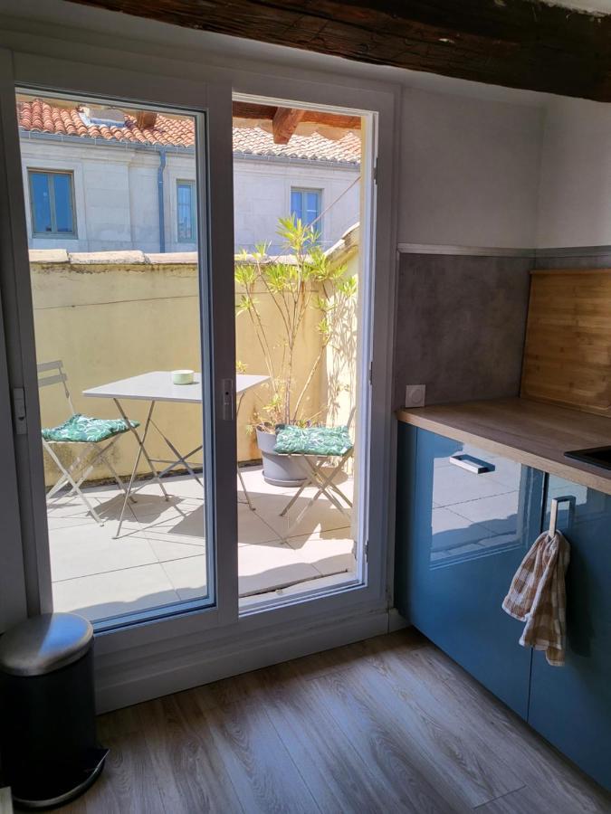 La Dolce Vita Nimoise Terrasse 100 M Des Arenes ニーム エクステリア 写真